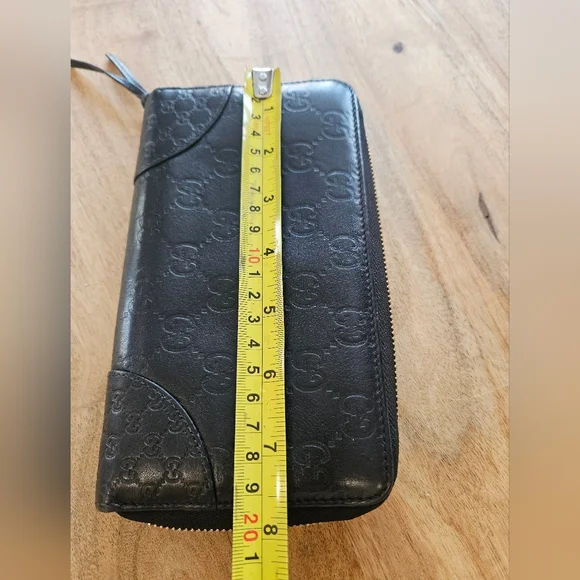 EUC GUCCI Guccissima Black Embossed Zip Wallet